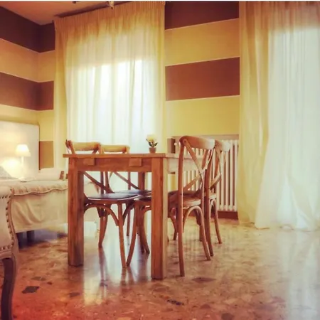 La Casetta Di Lina And Guest house